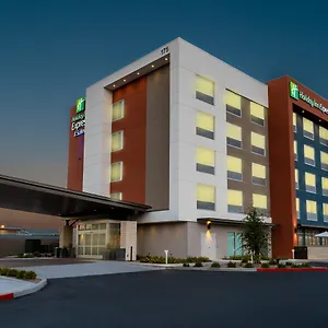 Express&suites - Vegas - E Tropicana, An Ihg Hotel